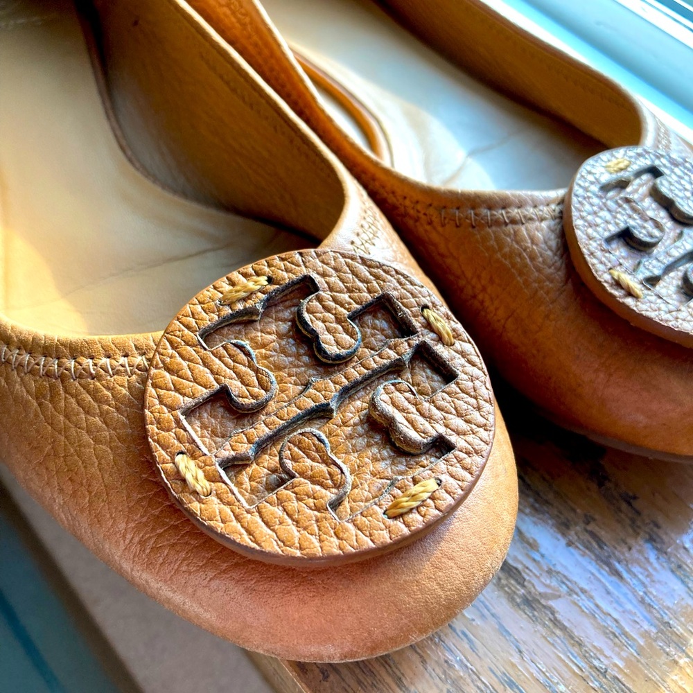 TORY BURCH Reva brown leather ballet flats